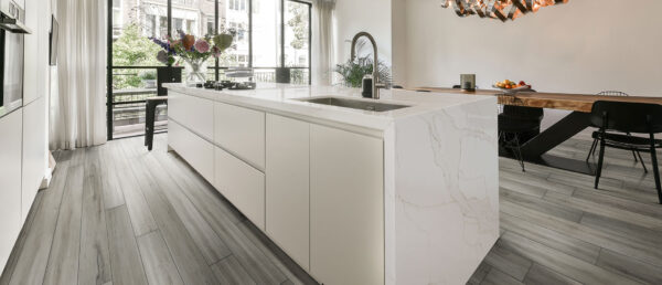 Calacatta Izaro Book-Match Quartz Slab 2