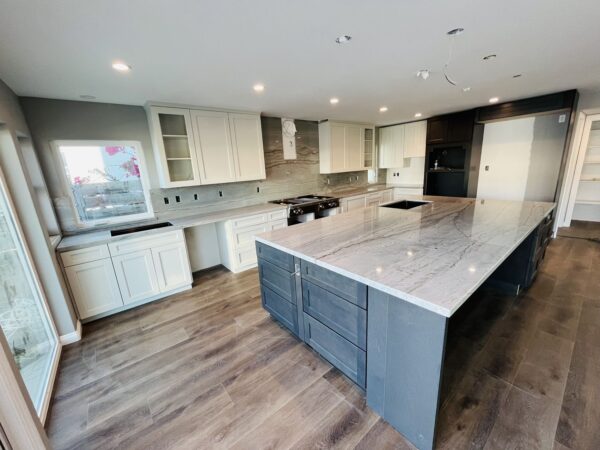 Quartzite slabs Maldivi 110X26 White Slab 0